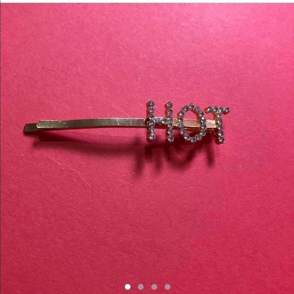 “Hot” rhinestone hairpin🤍🤍